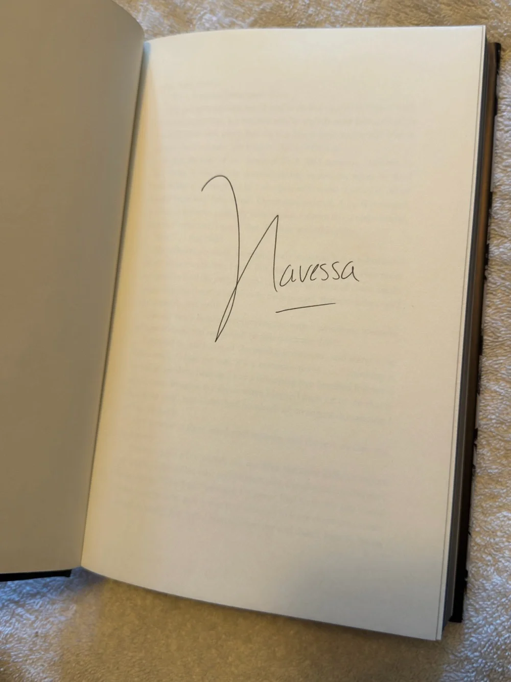 Lights Out special edition signed - Navessa Allen - Picture 5 of 5